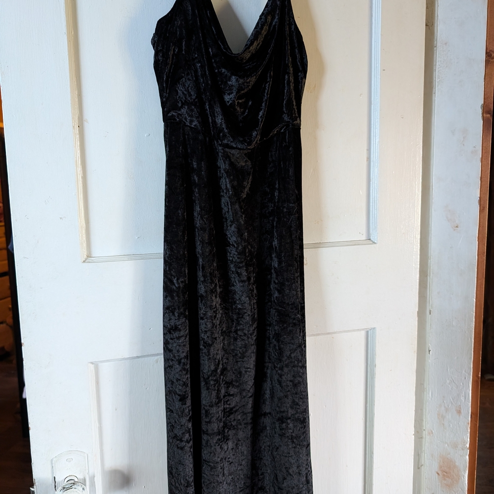 Velvet Dress - Picture 2 of 4